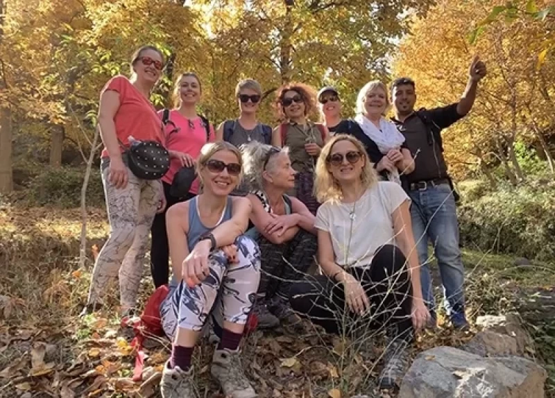 Yoga und Wandern inmitten der Ruhe der Atlasberge