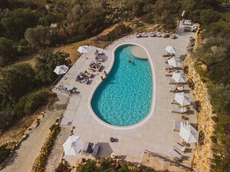 Spätsommersonne und Entspannung: Yoga-Retreat auf Sardinien