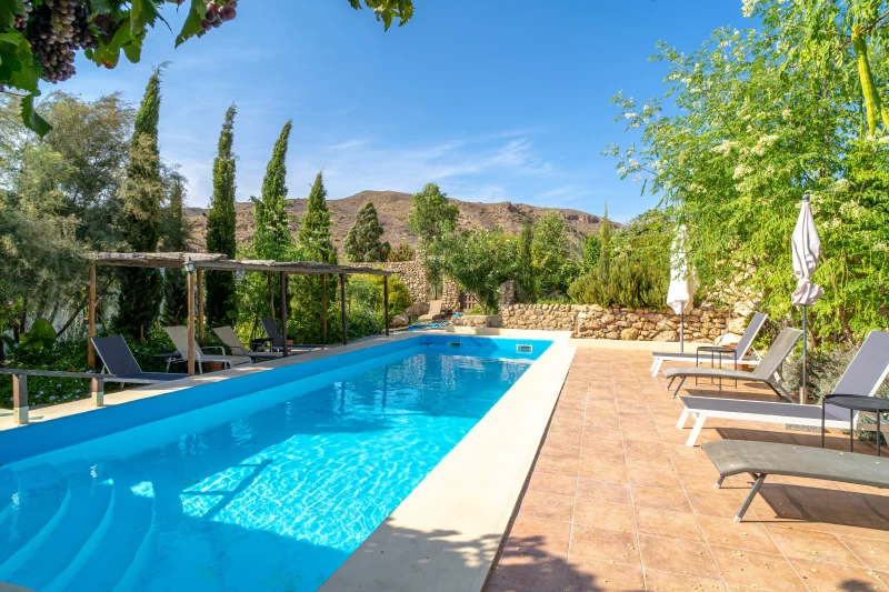 Zwischen Bergen und Meer: Dein Yoga-Finca-Urlaub in Andalusien