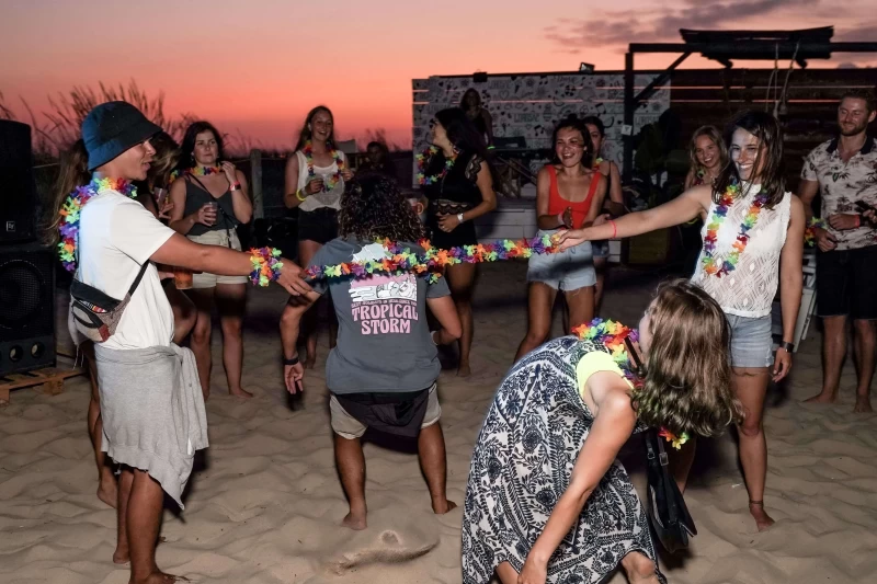 Surfcamp am Strand von Lissabon: Gemeinschaft, Leidenschaft & Spaß