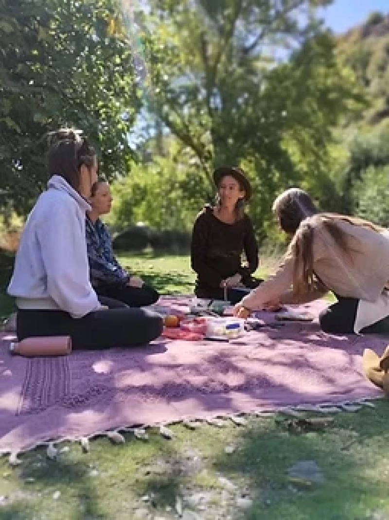 Die Reise in die Mutterschaft: Pränatales Yoga Retreat in Südspanien