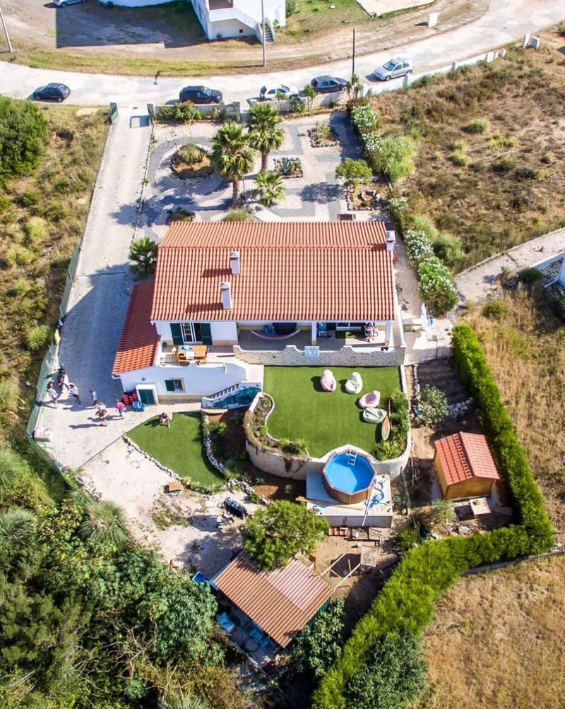 Surfcamp an der Algarve: Entspannte Atmosphäre &  jede Menge Spaß