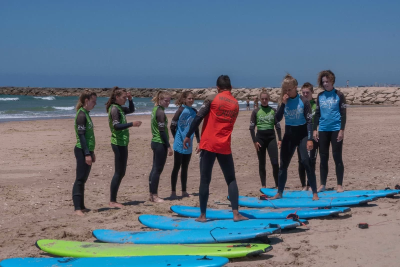 Surfhaus mit Pool am Strand vor Lissabon für Gruppen bis 34 Personen