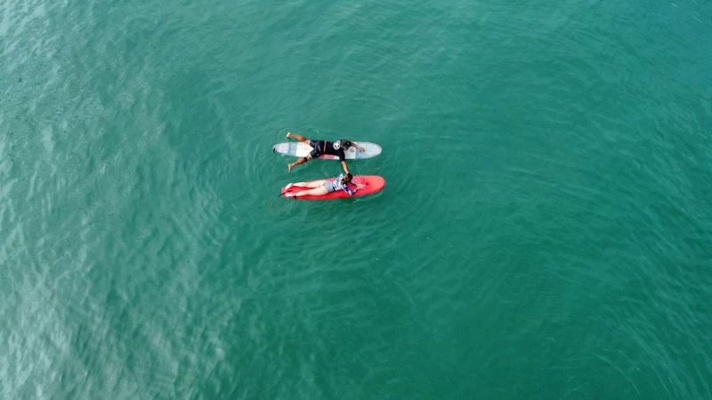 Surfen im Paradies: Dein Abenteuer voller Spaß erwartet dich!