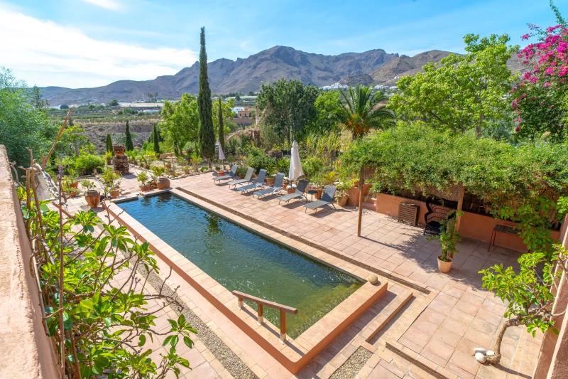 Zwischen Bergen und Meer: Dein Yoga-Finca-Urlaub in Andalusien
