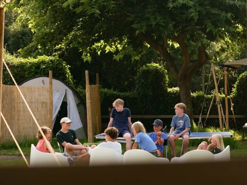 Entspanntes Familiensurfcamp zwischen Wäldern und Dünen in Frankreich