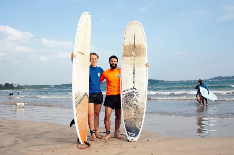 Surfen und abschalten – Zwischen Palmen und Ozean in Weligama