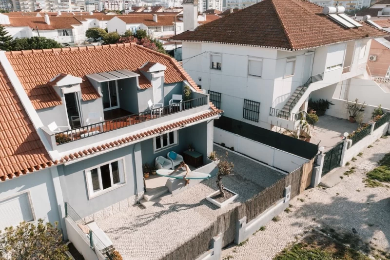 Chilled surf hostel in Lisbon: surfing, partying and city vibes