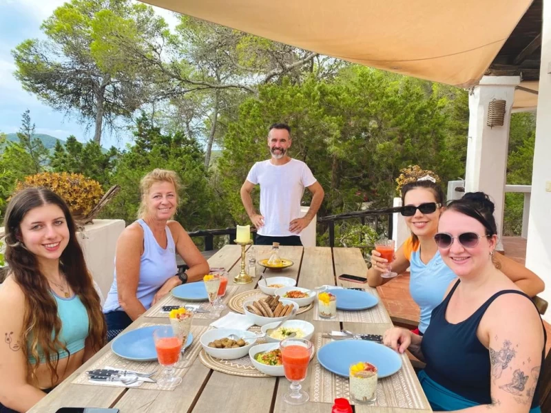 Friedliches Yoga-Retreat mit Meerblick auf Ibiza