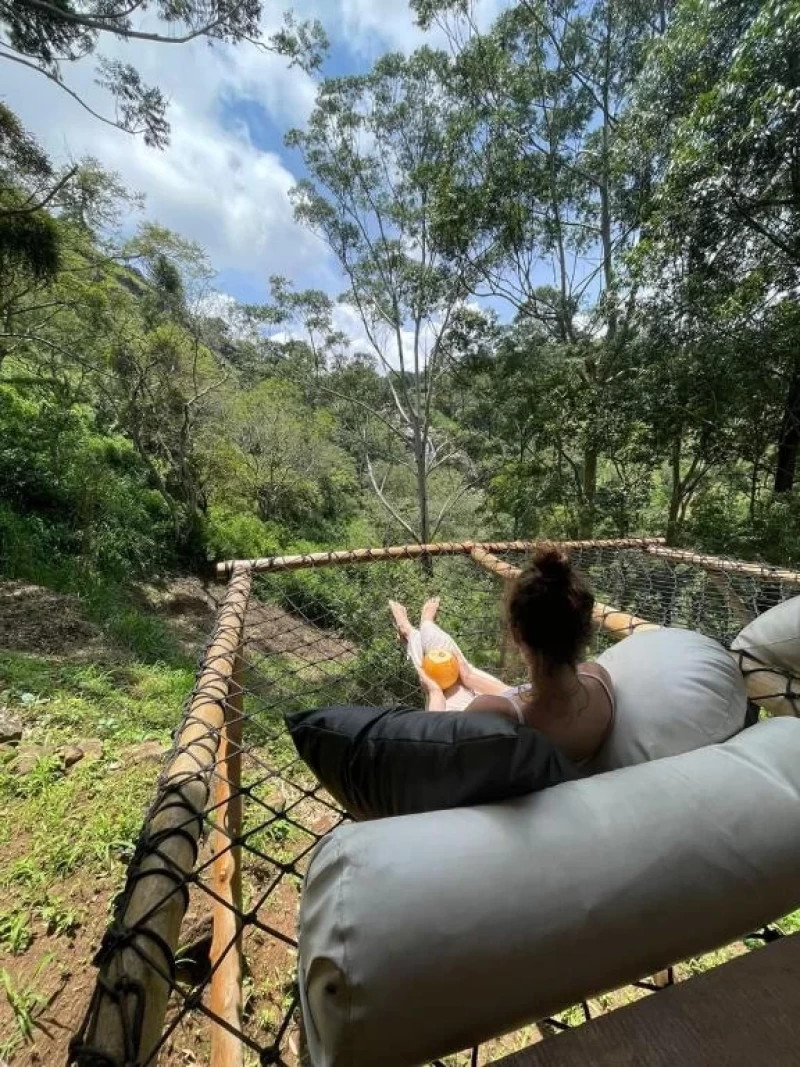 Gemeinsam entspannen zwischen Wasserfällen, Yoga und Kultur