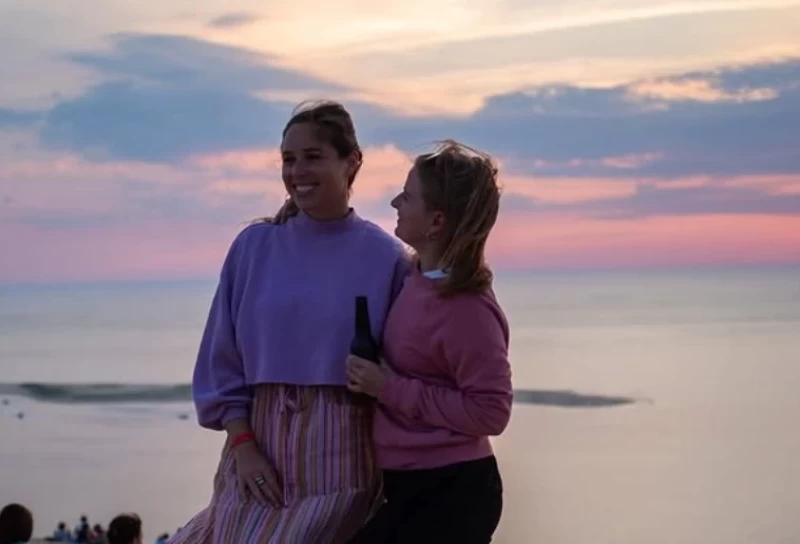 Surfing, chilling and meeting new people in the dunes of Brittany