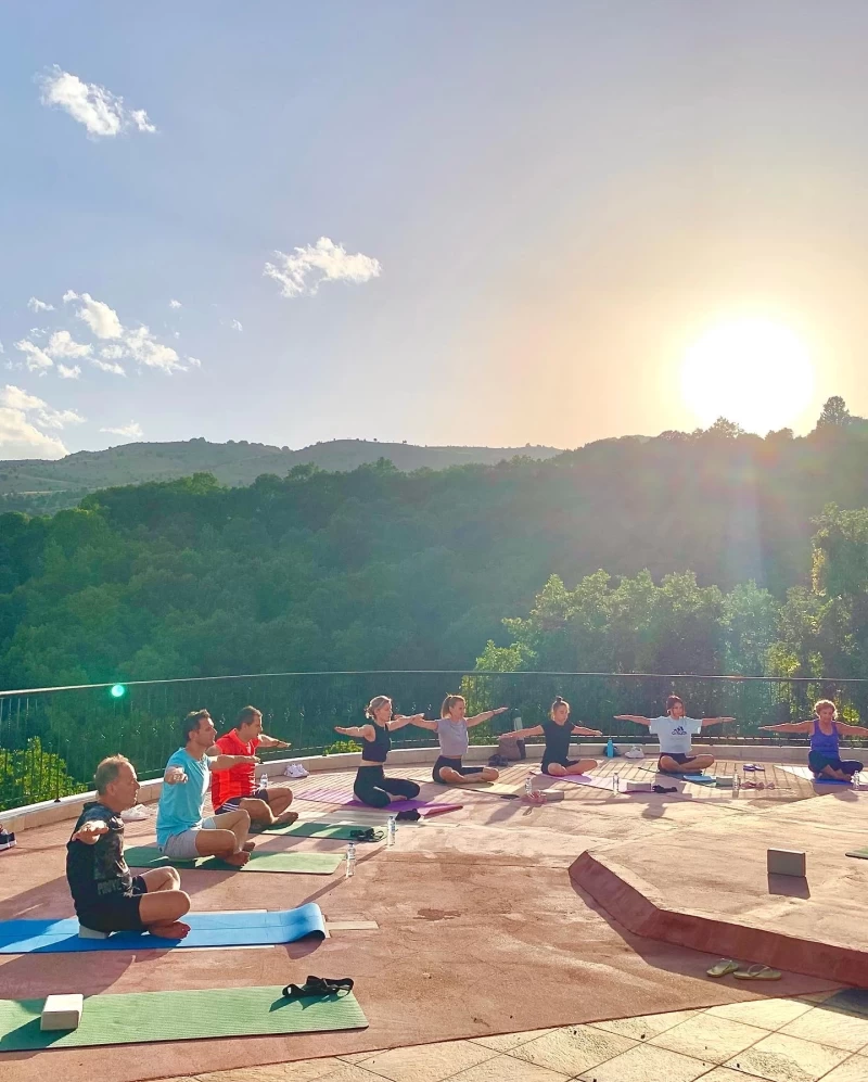 Yoga Retreat mit Wandern und Kajaktour in den Hügeln von Kastoria