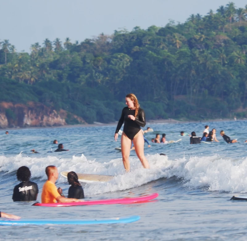 Wellen, Villa & Meer – Dein Surfabenteuer in Weligama