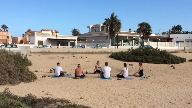 Im Rhythmus des Ozeans - Windsurf & Yoga Urlaub auf Fuerteventura