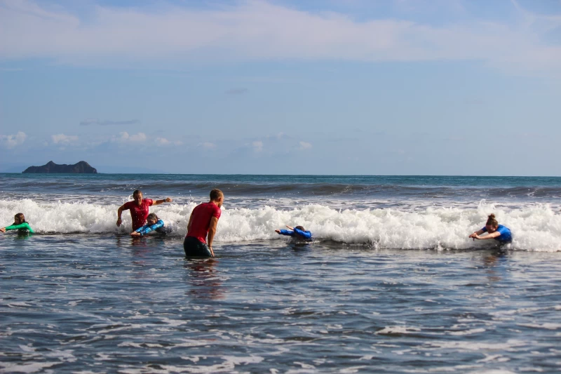 Bodysurfen und Yoga in Costa Rica: Erobere die Wellen des Pazifiks