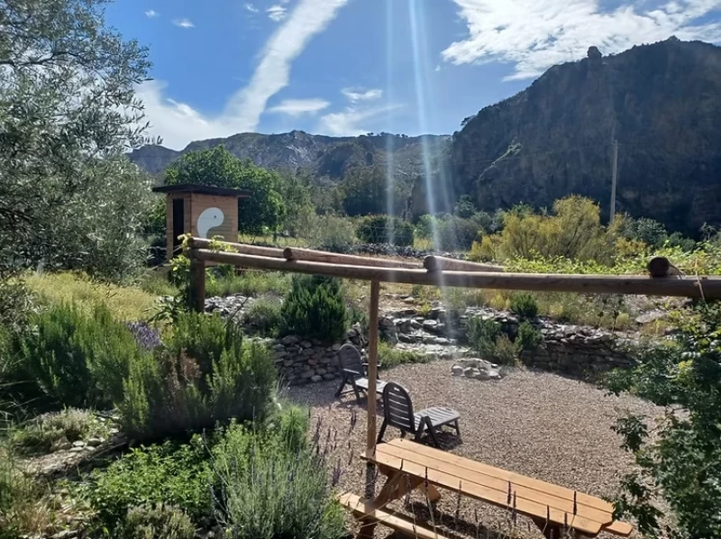 Die Reise in die Mutterschaft: Pränatales Yoga Retreat in Südspanien