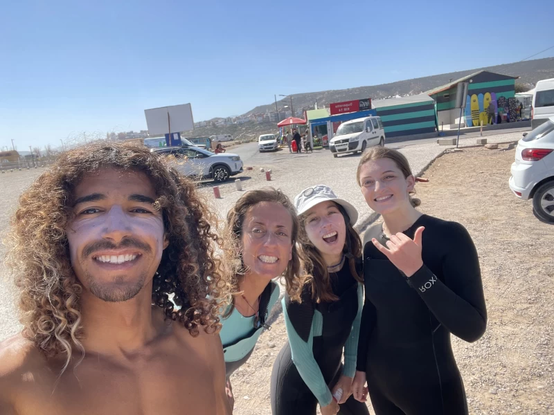 Surf, Sun & Good Vibes: Entdecke die Freude am Surfen und Yoga