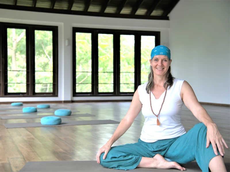 Dein Hatha Yoga Bliss Retreat inmitten einer Teeplantage