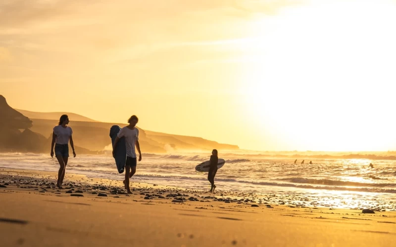 Wellen, Yoga & Vulkane: Erlebe den ewigen Sommer