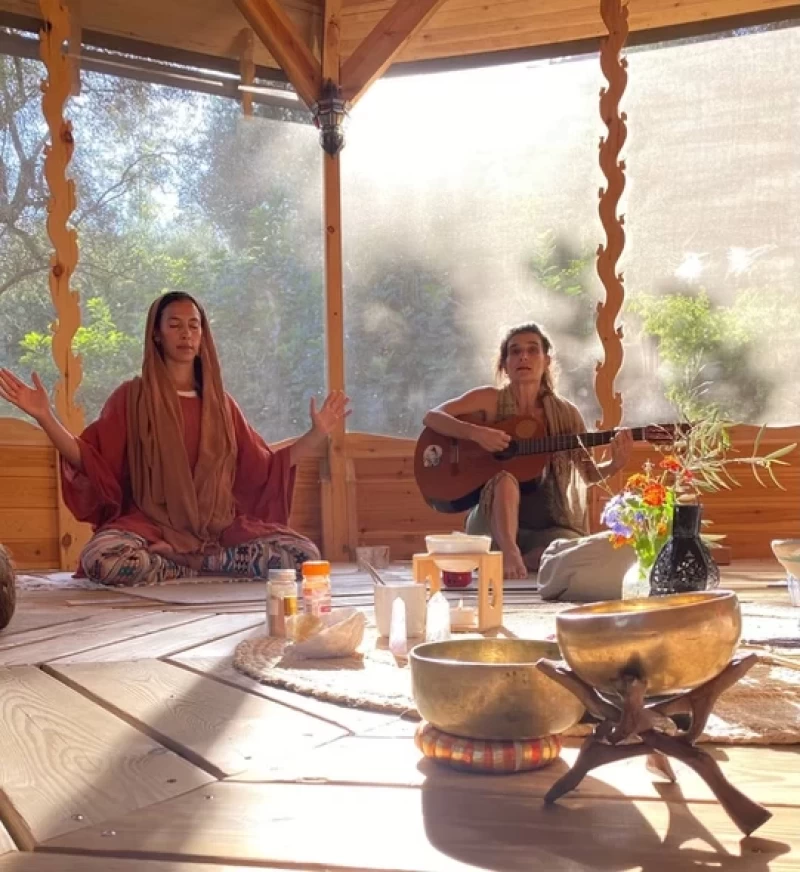 Die Reise in die Mutterschaft: Pränatales Yoga Retreat in Südspanien