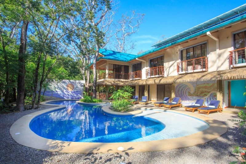 Nachhaltiger Luxus-Surfurlaub im malerischen Costa Rica