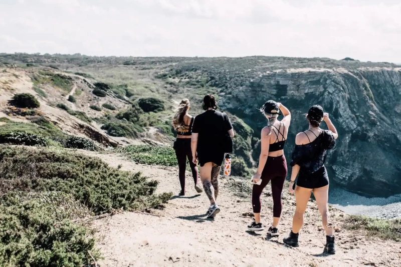 Surf- und Yoga-Urlaub an Portugals wunderschöner Algarve-Küste