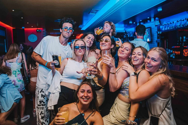 Party, Sonne & jede Menge Spaß: Surfcamp am Strand in Nordspanien