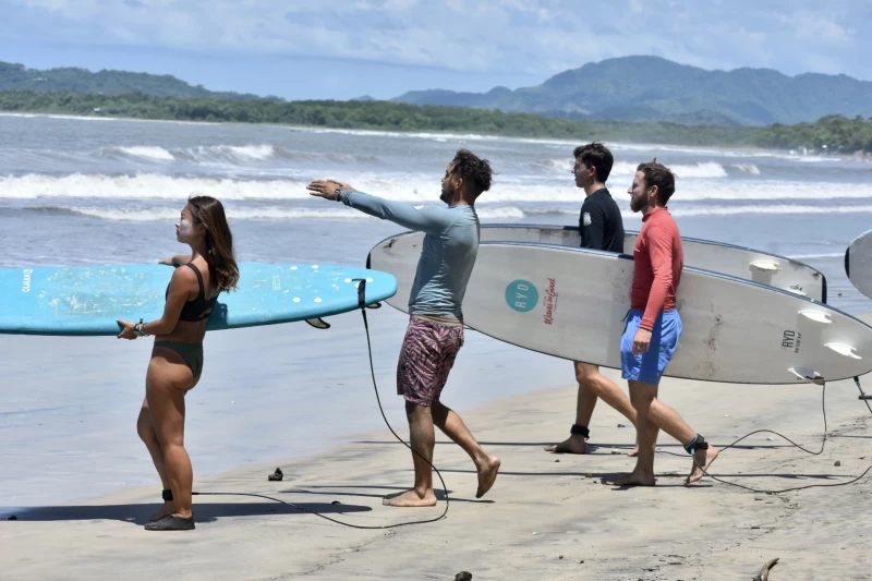 Surfcamp in Tamarindo: Erlebe den Pura Vida Lifestyle Costa Ricas