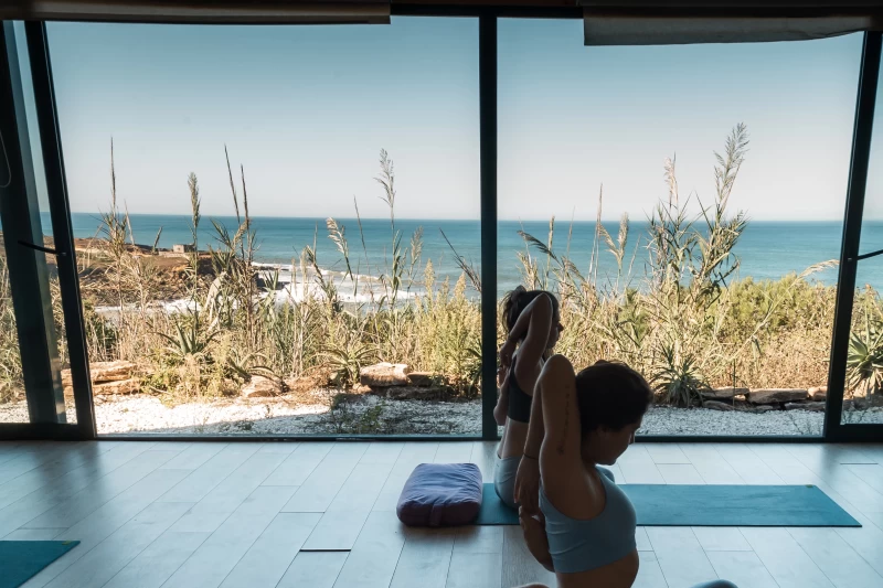 Die Kunst der Balance: Ein Yoga-Reset am Meer