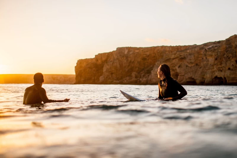 Für 18 - 24 Personen: Surfhaus mit Pool und Meerblick an der Algarve