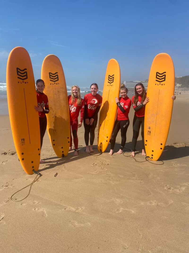 Surfcamp in entspannter Atmosphäre an der Atlantikküste vor Lissabon