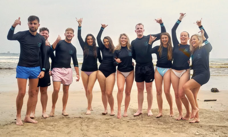 Surfen und Yoga im tropischen Paradies – Erlebe die Magie Weligamas!