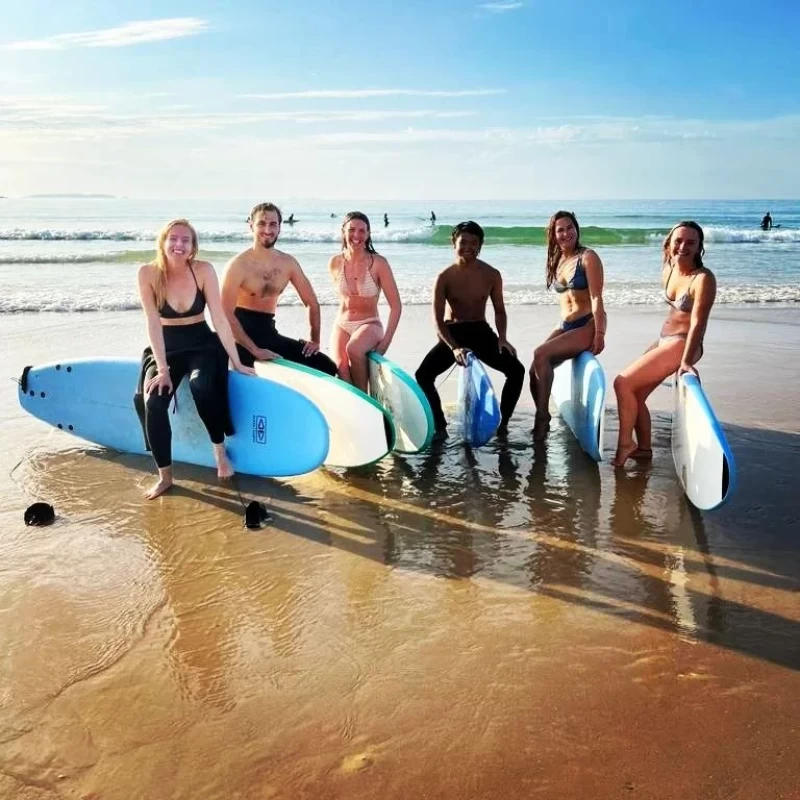 Surf Lodge am Strand: Gemeinschaft und die besten Wellen Europas