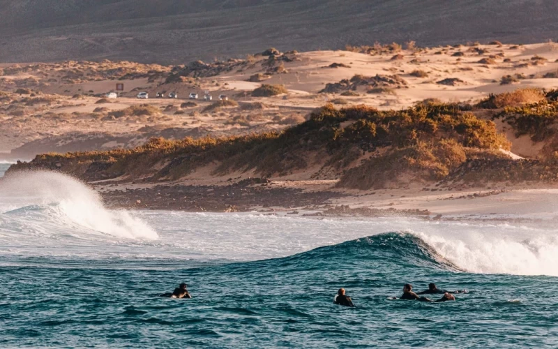 Wellen, Yoga & Vulkane: Erlebe den ewigen Sommer