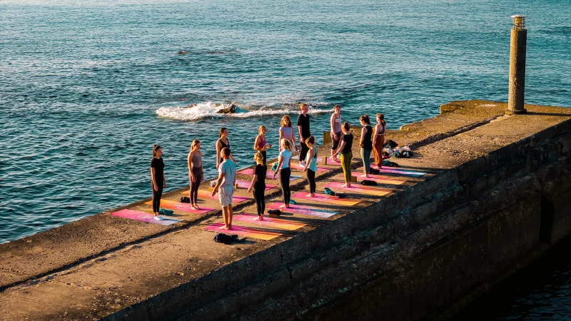 Social Lifestyle Yoga Retreat am Meer nahe Lissabon