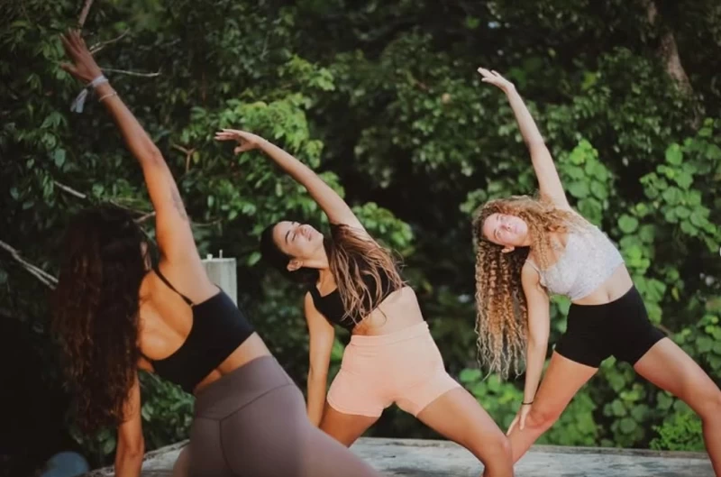 Surfen und Yoga im tropischen Paradies – Erlebe die Magie Weligamas!