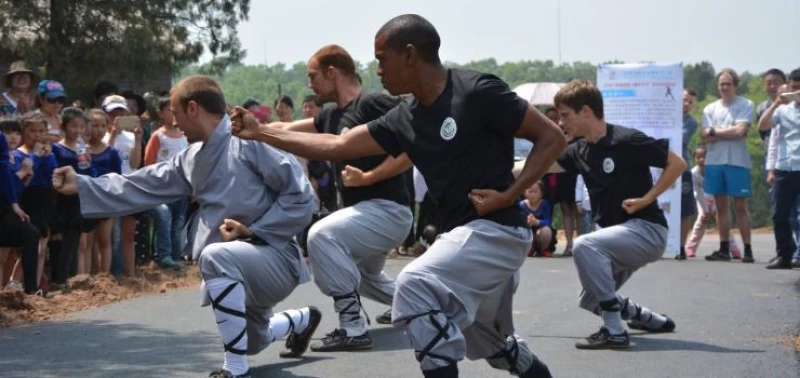 Traditionelle Shaolin Kung Fu Akademie in den Bergen Chinas