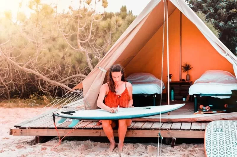 Die Klassenfahrt eures Lebens: Camping, Sonne, Wellen & gute Vibes