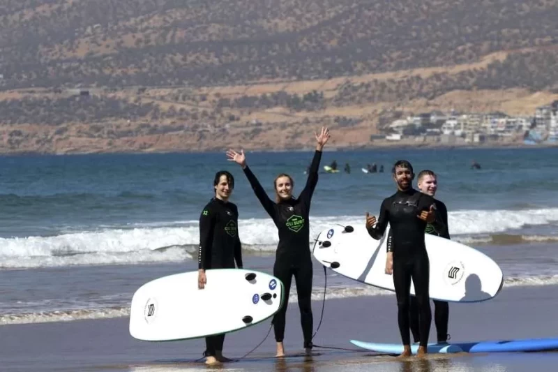 Good Vibes on Board: Surfen und gemeinsame Abende in Marokko