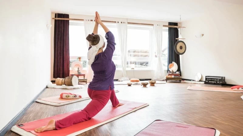 Entschlackung im Urlaub: Yoga und Fasten im Allgäu