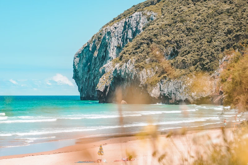 Party, Sonne & jede Menge Spaß: Surfcamp am Strand in Nordspanien