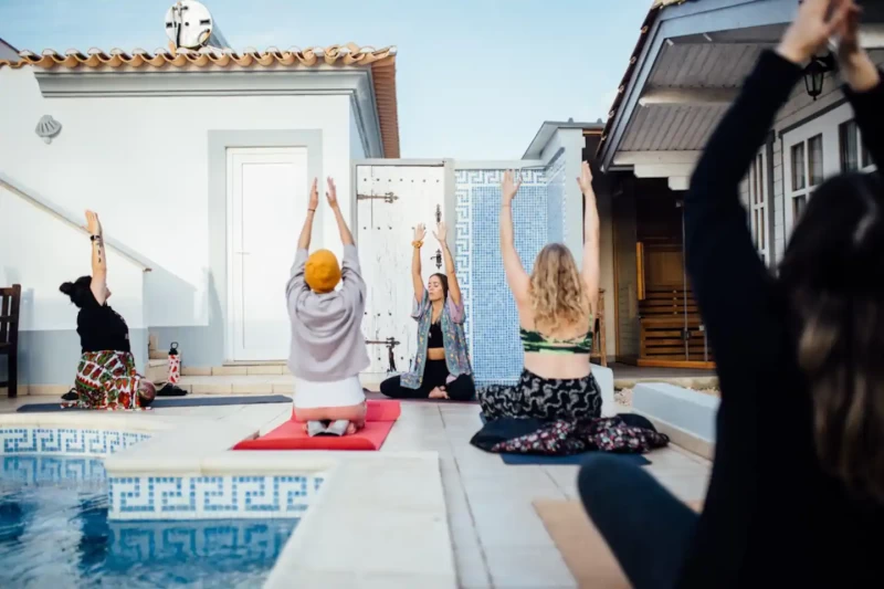 Surf- und Yoga-Urlaub an Portugals wunderschöner Algarve-Küste