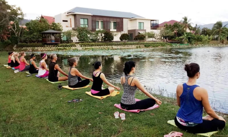 Wasserfasten & Yoga – Entlastung und Achtsamkeit auf Phuket