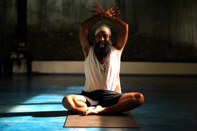 Kundalini Yoga Teacher Training (50 Stunden): Entfalte dein Selbst!