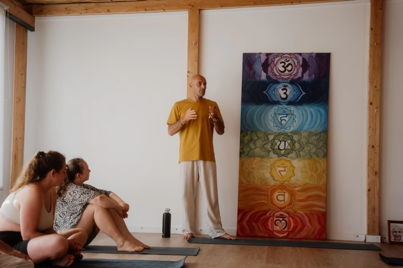 Die Kunst der Balance: Ein Yoga-Reset am Meer