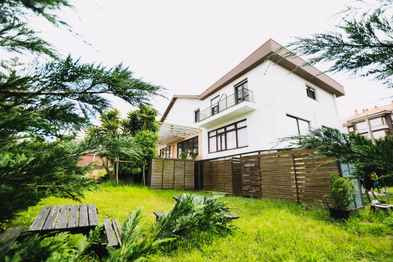 Moderne Surf Lodge am Traumstrand von Loredo