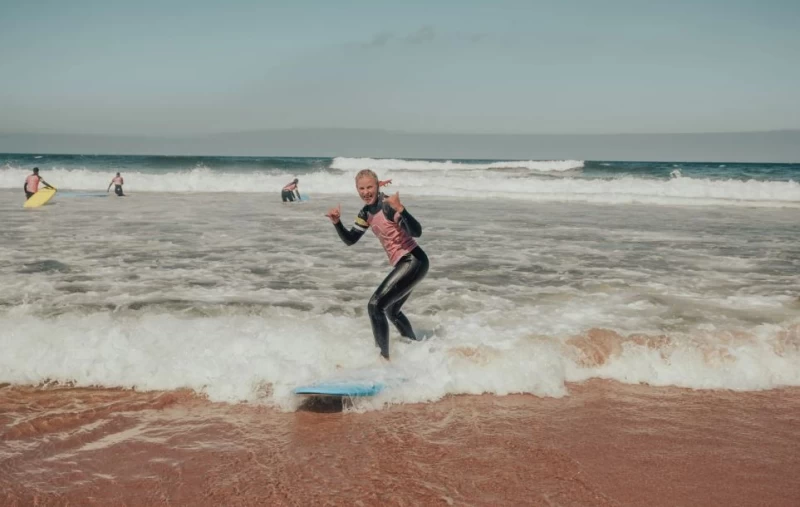 Yoga- & Surf-Erlebnis mit Gleichgesinnten nahe Lissabon - 2/5