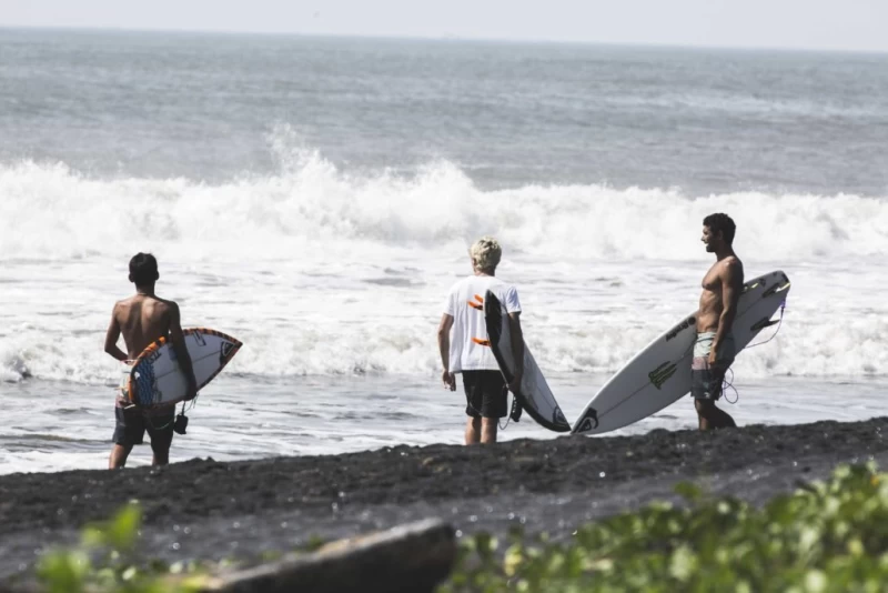 Surfurlaub zwischen Reisfeldern und perfekten Wellen auf Bali