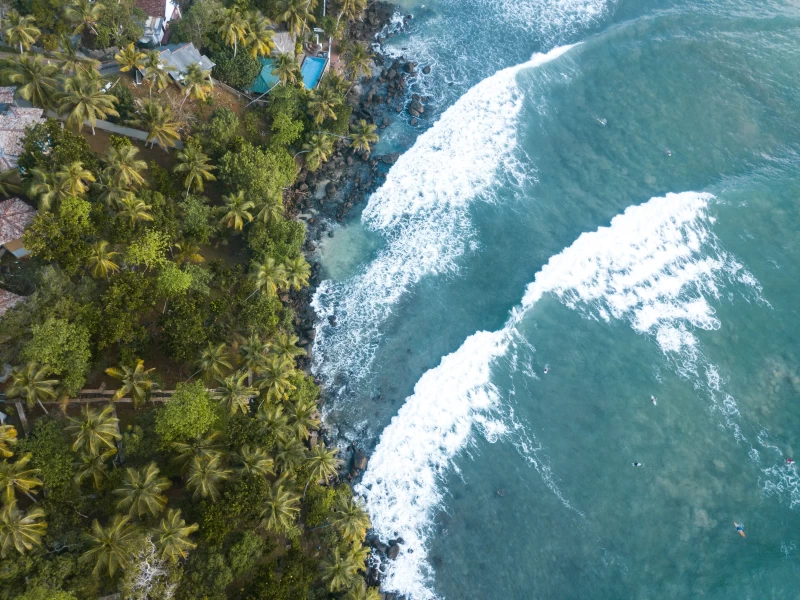 Surferlebnis auf Sri Lanka: Fantastische Wellen & Weltklasse-Strände