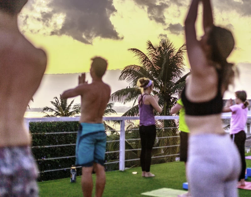 Surf & Yoga-Camp in Weligama: Dachterrasse und Meerblick